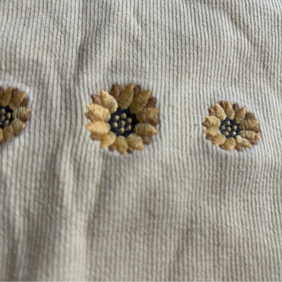 hollister womens xs Yellow T-Shirt crop Sunflower Embroidered ruffle new - Picture 3 of 7